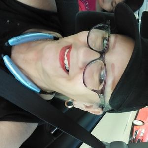 Meet your Posher, Yolanda